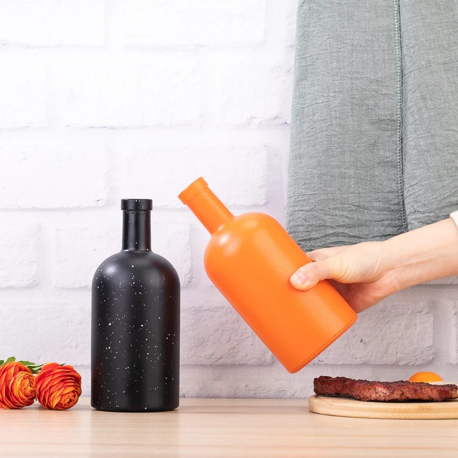 500ml vintage whiskey glass bottle Orange spraying Matte black Empty vodka glass bottle with Cork
