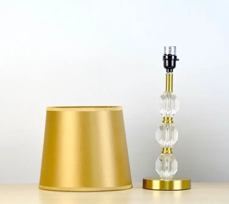 Wholesale Luxury Acrylic Ball Base Bedside Table Lamps Modern Design Home Decor Metal Table Lamp