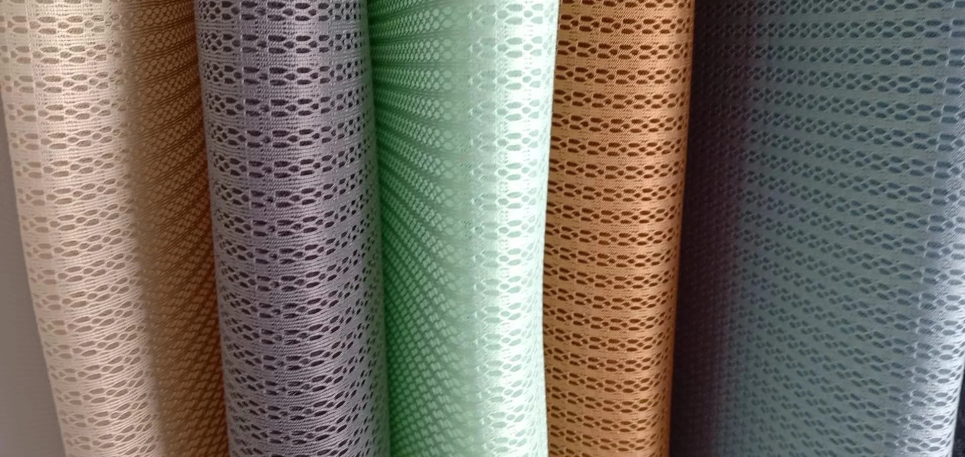 A large number of export 3-4 mm thickness luggage footwear clothing mesh fabric