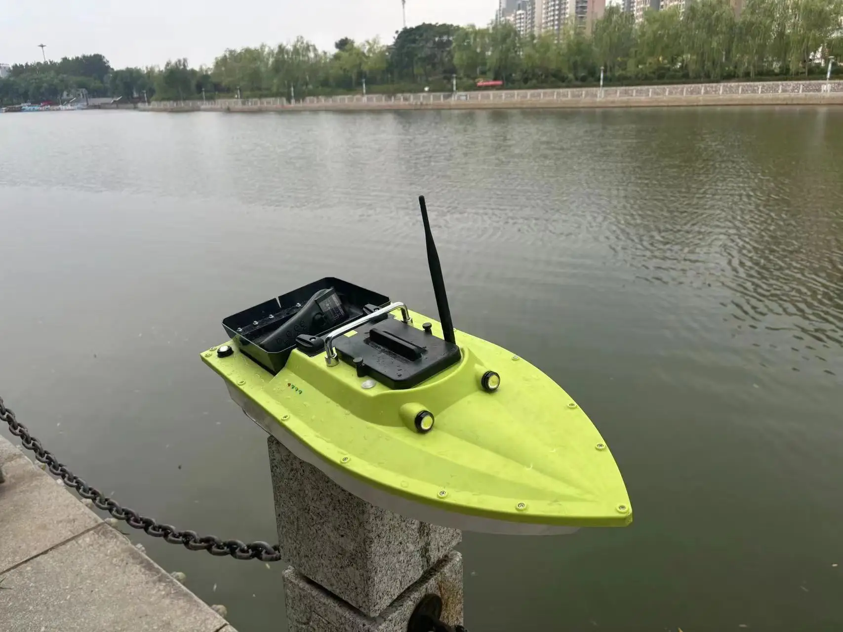 China Yacht Luxury Boat Fishing Small Saltwater Fishing Boat Bait Rc Surf Fishing Boat