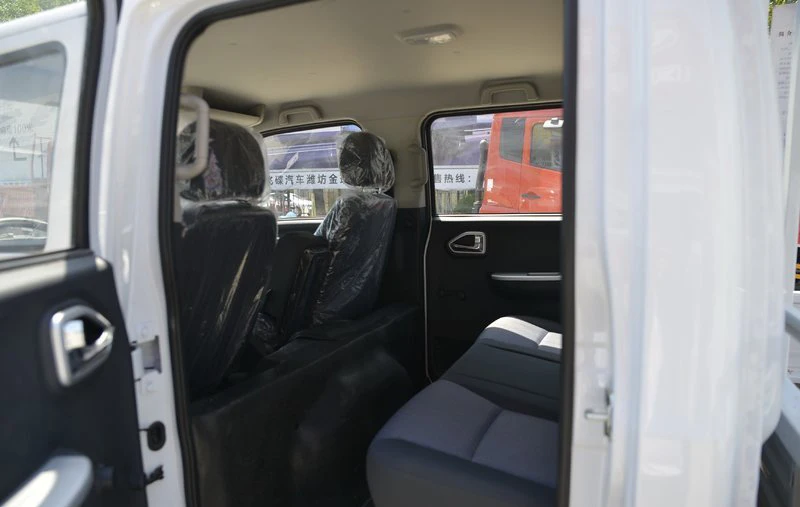 China Brand New Small Lorry Truck 4.5T 4x2 Diesel Engine Double Row 5 Seats 6 Wheels Flatbed Box Cargo Truck