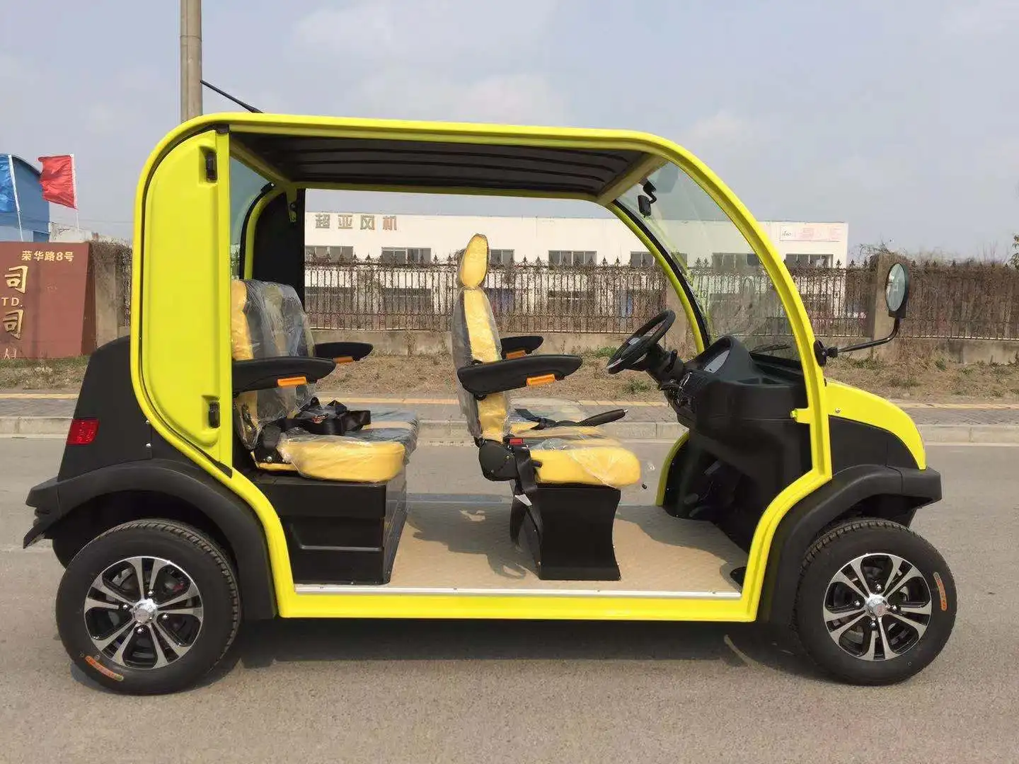 
China Factory New 3kw 4seats Max Speed 30km/h Electric Mini Car 