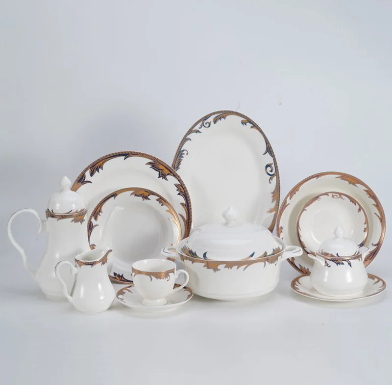 Sample Available Factory Direct 61 Pcs Western English Style White Dinner Set Ceramic Crockery Porcelain New Bone china Tableware Metal Gold Rim Dinnerware Sets