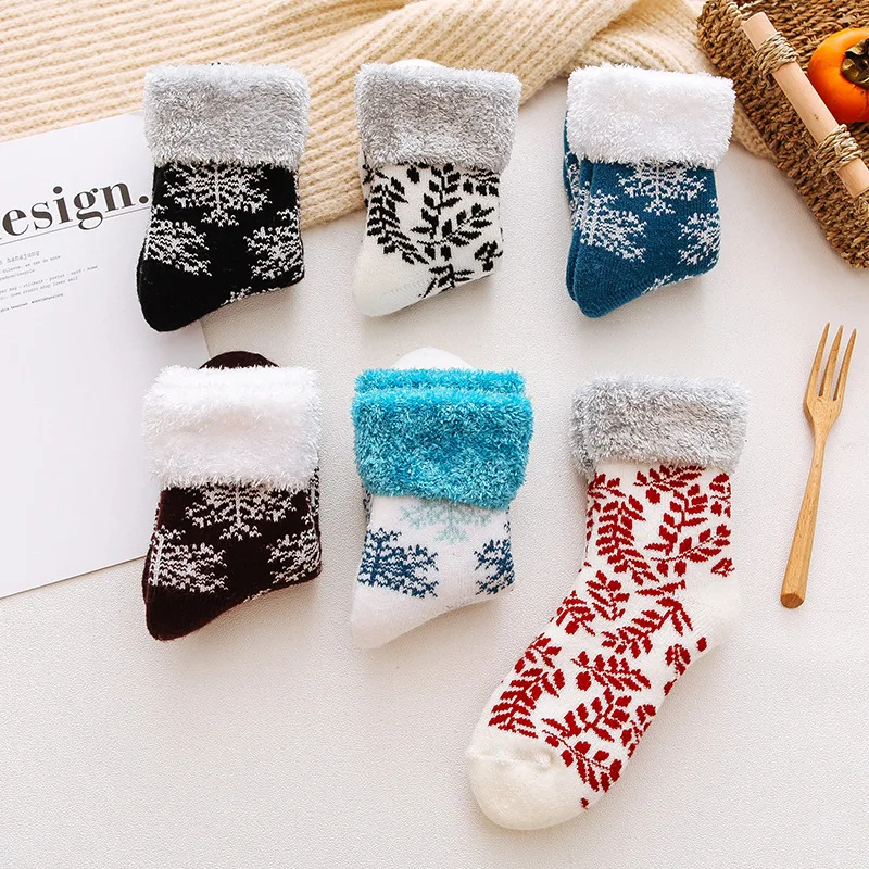 Wholesale Thick Winter Snowflake Jacquard Christmas Pattern Socks Soft Slipper Floor Socks