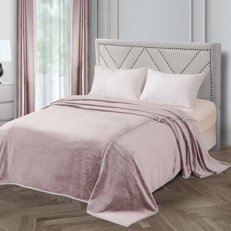 Super Soft Blanket 100% Polyester Cozy and Comfy Oversized White Fleece Blanket Huge Big Sherpa-lined Micro Mink Blanket