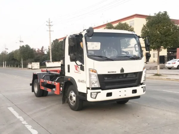 SINOTRUK 4*2  7cbm   garbage truck road on road off bin hook lifter garbage truck