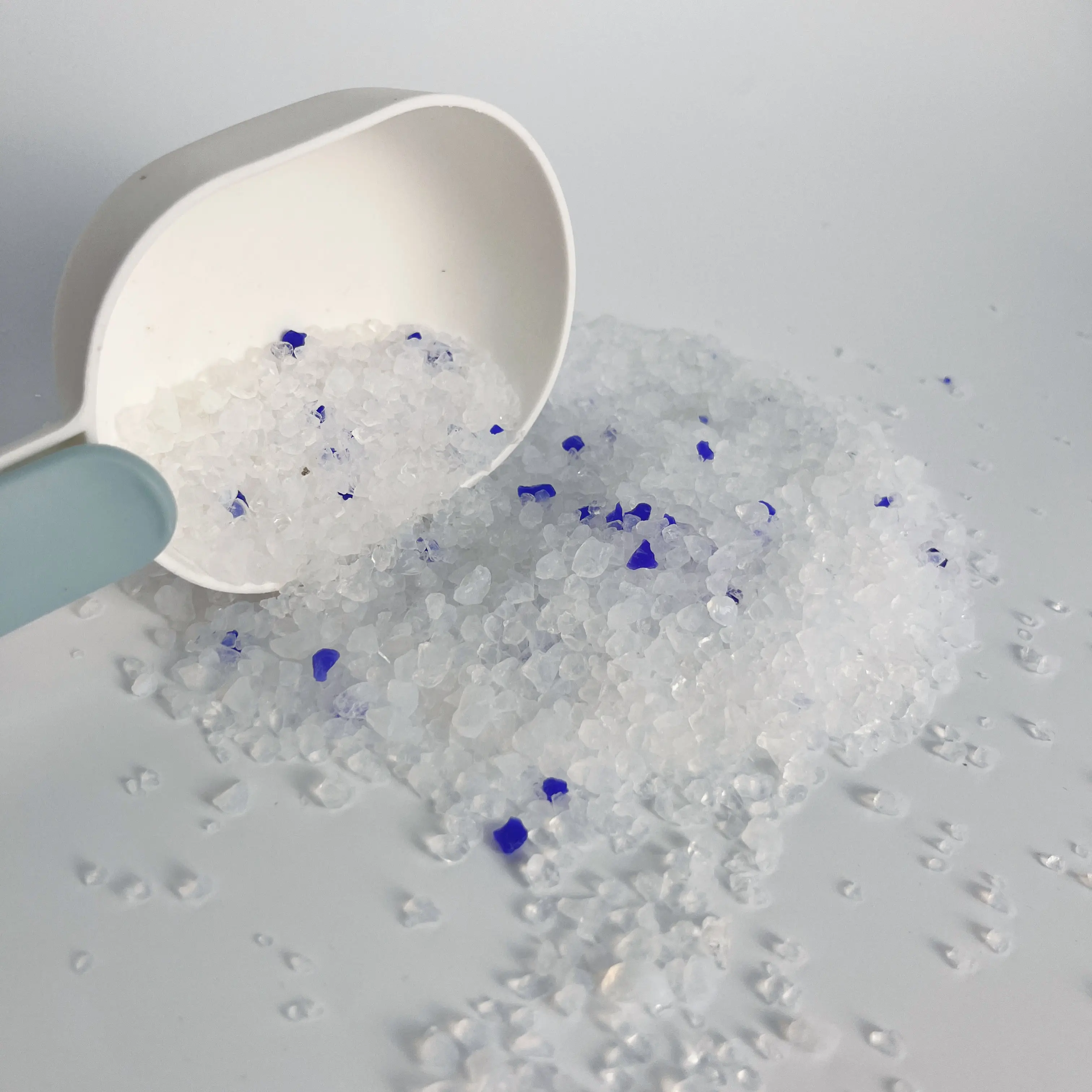 OEM Factory Natural Ecological Low Dust Crystal Cat Litter 3.8L Non Clumping Silica Gel Crystal Cat Litter Sand