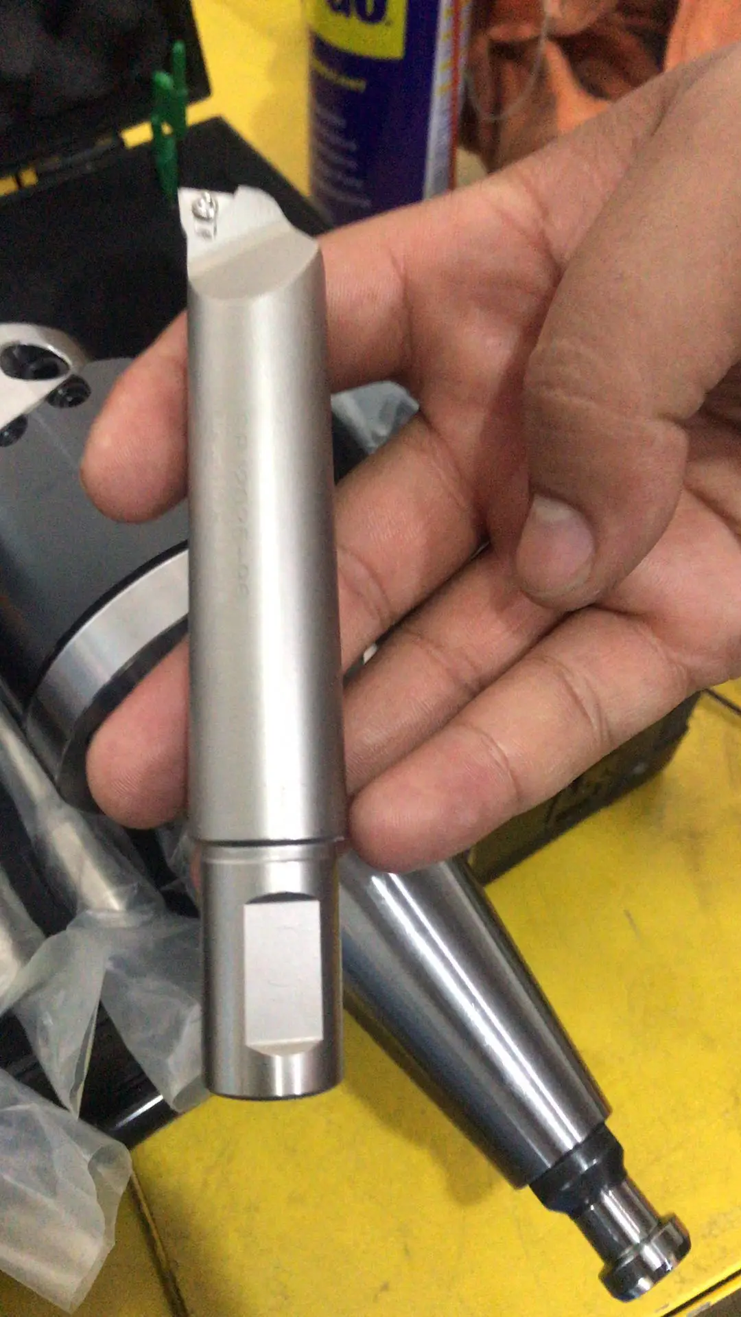 Цилиндрическая хонинговая машина 3MB9817 для хонирования однолинейных цилиндров двигателя