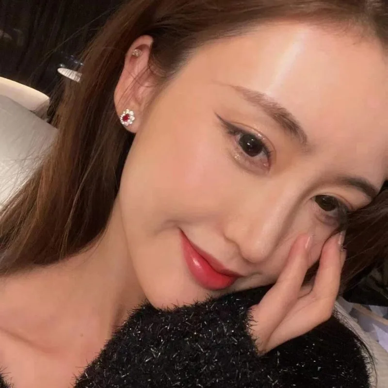 Oval pigeon blood jewel earrings encrusted with super flash small unique full diamond luxury earrings for women