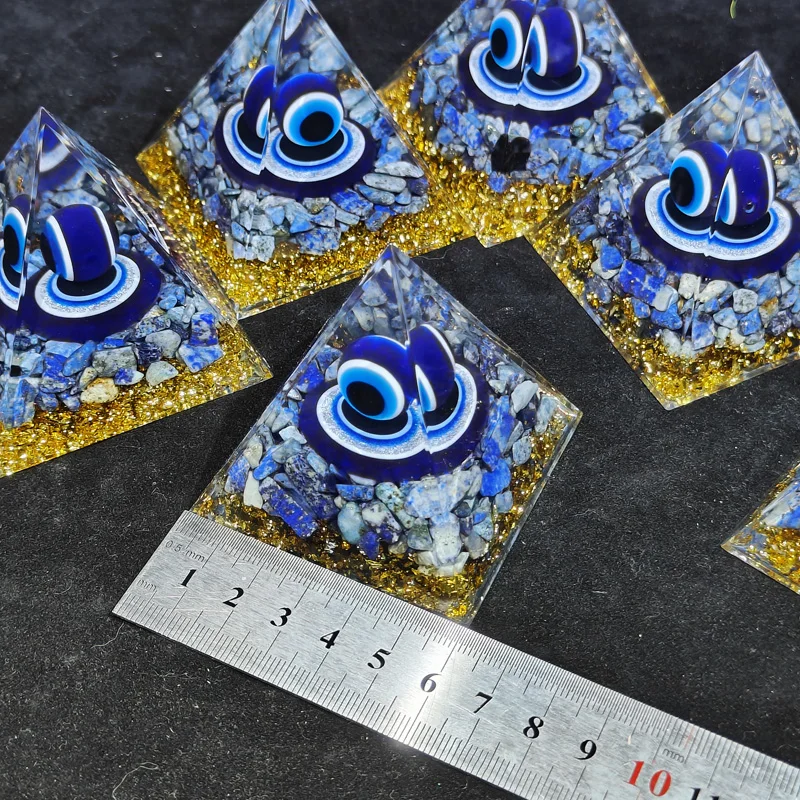 6cm Resin Evil Eye Pyramid Blue Eyes Natural Lapis Lazuli Eye Of Horus Shaped Pyramid For Healing In Palm With Crystal Chips