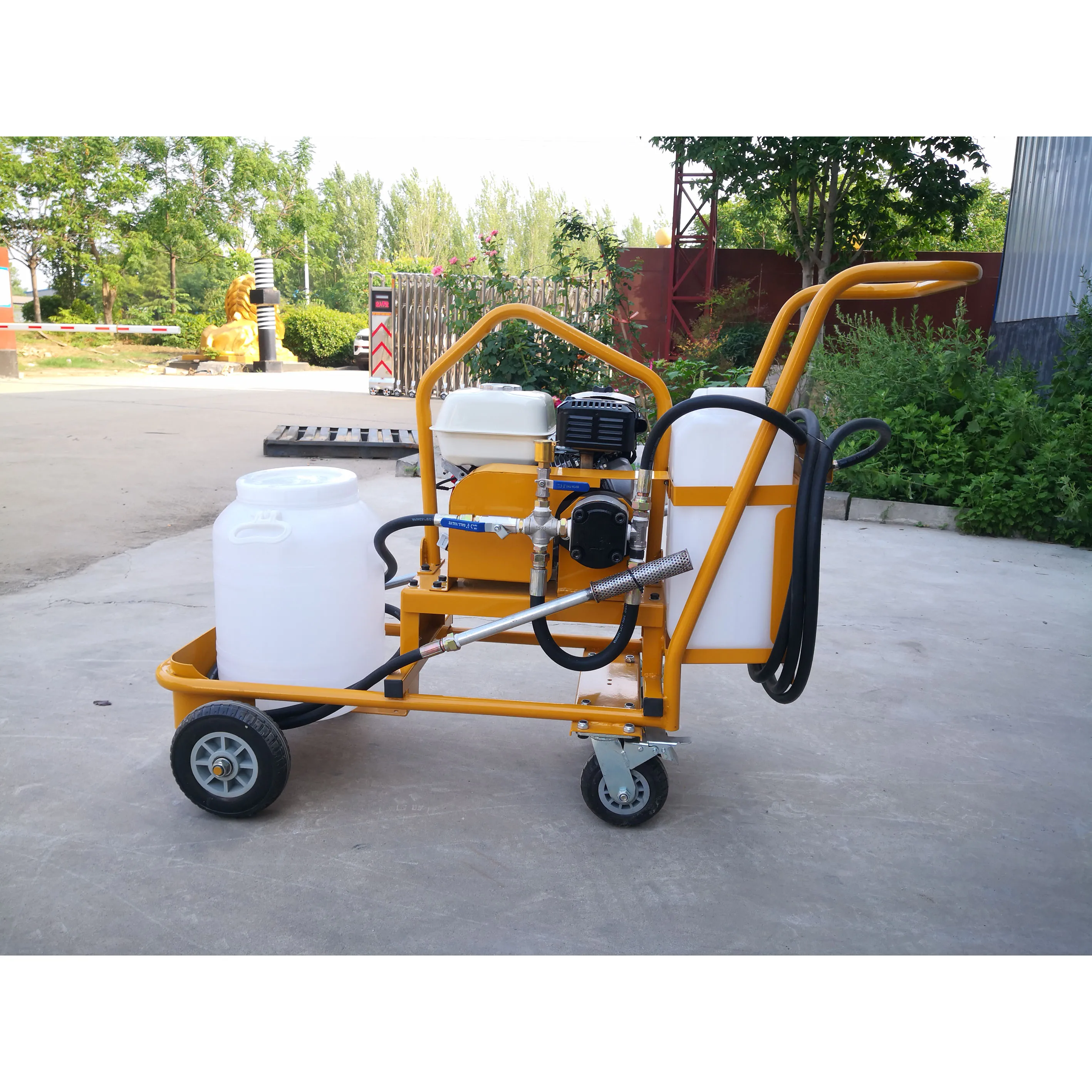 Free Delivery of Small Asphalt Spreader 18H Power Emulsified Asphalt Spraying Equipment