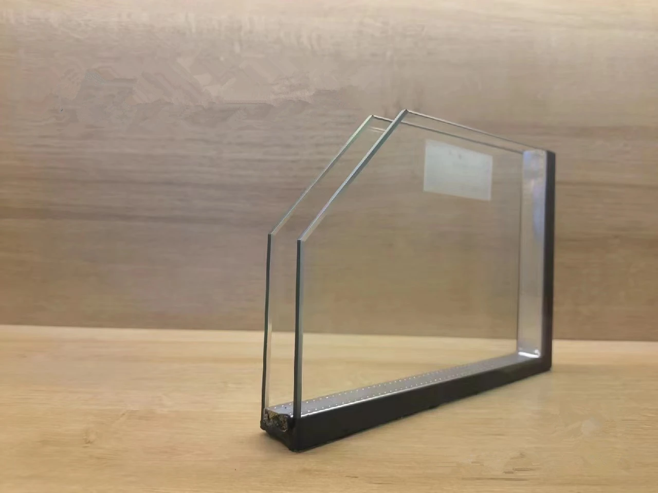 Glass workers should process  insulated glass 6mm 12A 6mm low-e coated double tempered hollow glass
