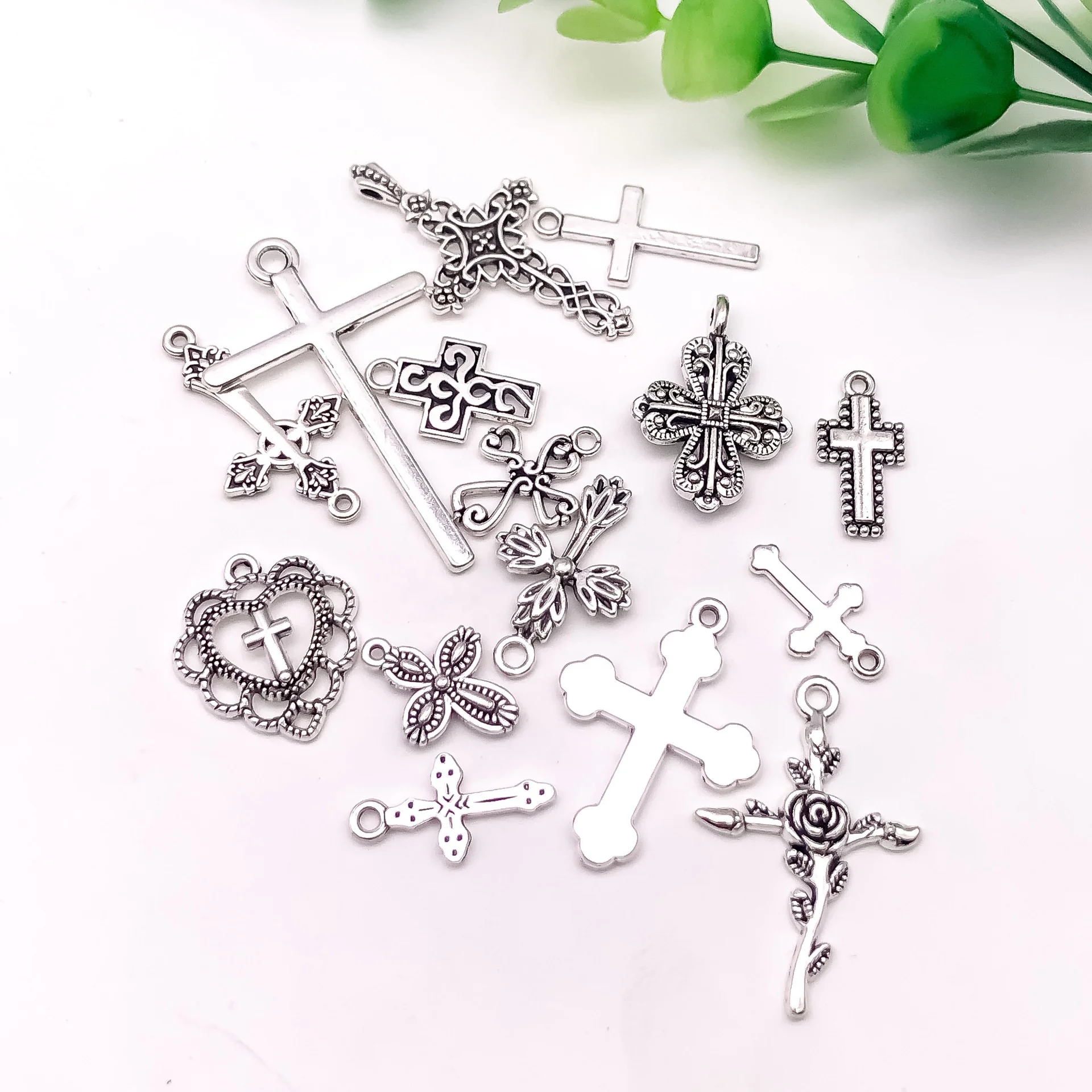 Zinc Alloy Tibetan Bronze Silver Color Pendants Antique Jewelry Making DIY Handmade Craft Small Cross Charms For Jewelry Making