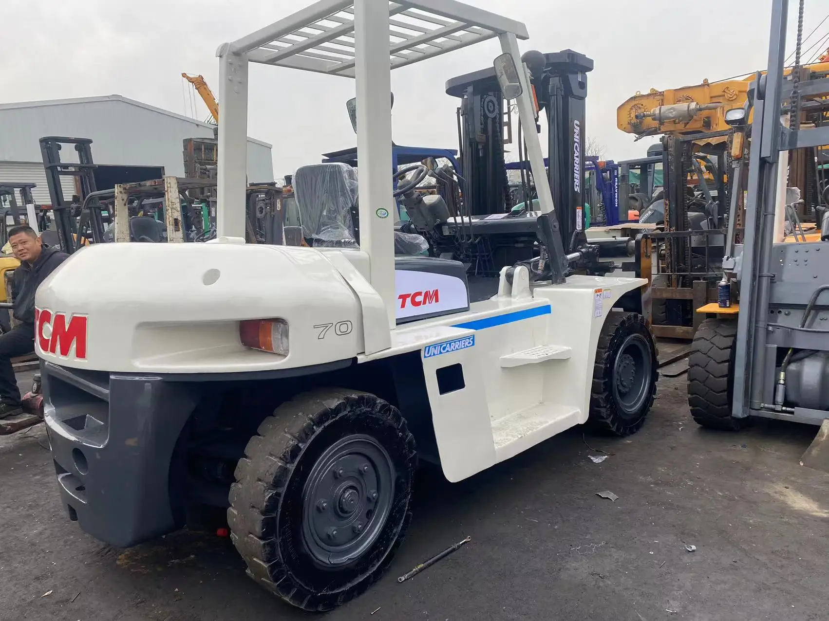 Used TCM diesel engine forklift FD50 5tons multi-functional handling equipment efficient used forklift truck affordable for sale