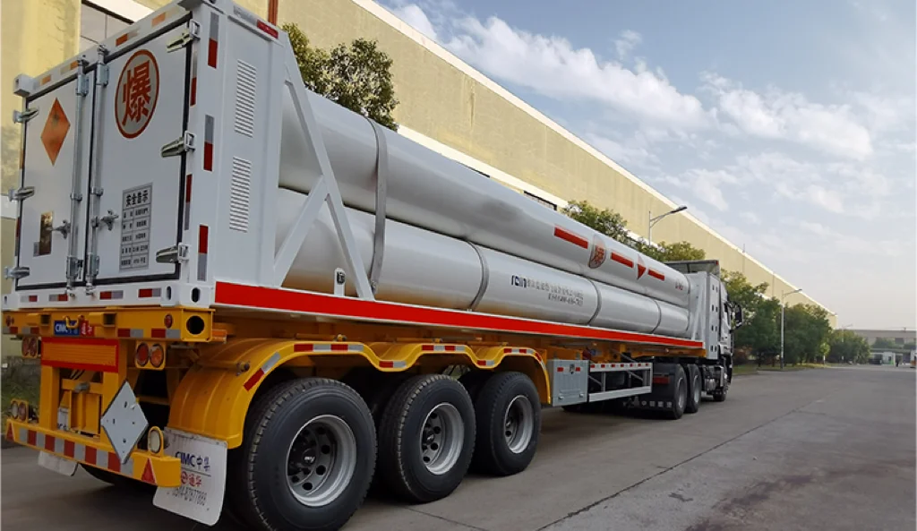 Large volume storage tanks for high-pressure storage of long-distance hydrogen transportation