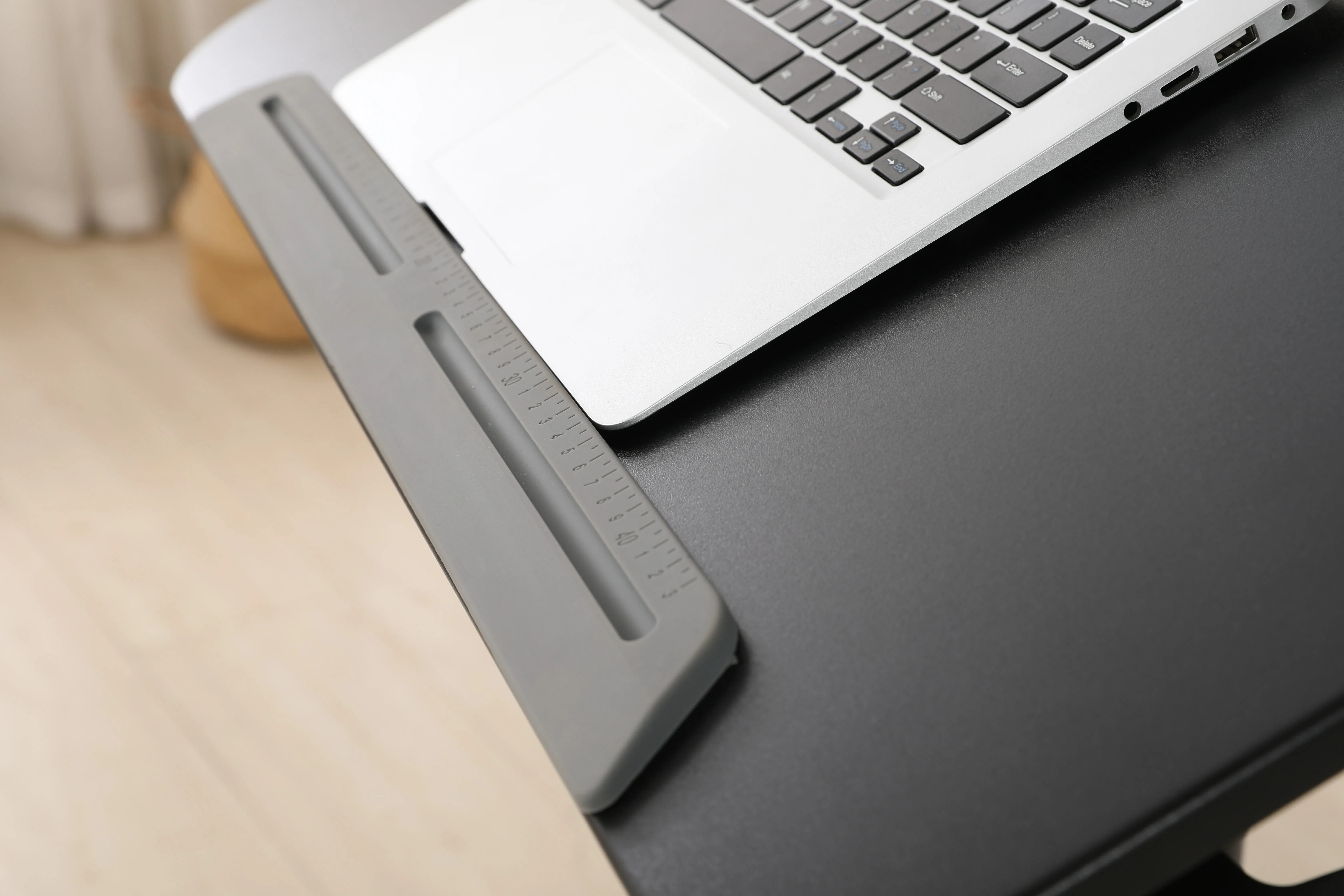 Pneumatic gas lifting height adjustable office work moving overbed table mobile standing desk with flip angle 0-90