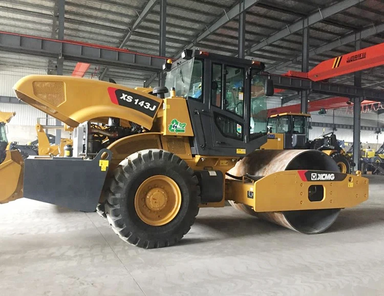  Вибрационный дорожный каток XCMG XS143J 14 тонн уплотнительный цена на