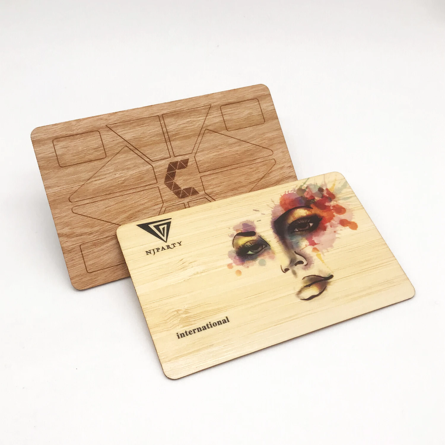 Деревянная подарочная карта с индивидуальной печатью