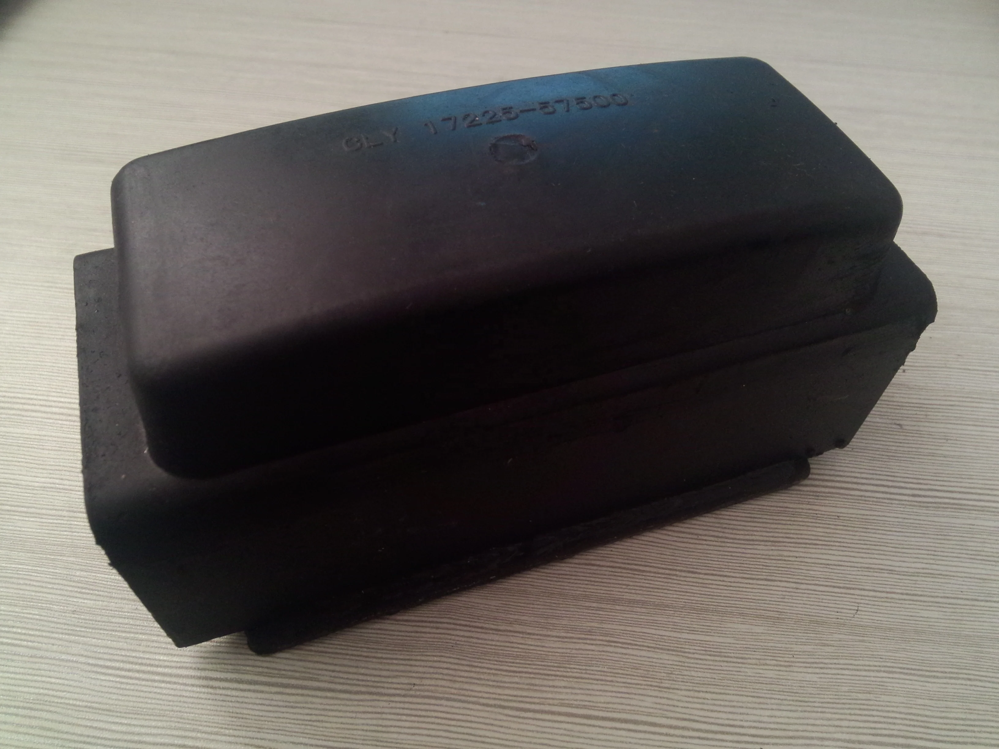 Rear right spring bumper 17225-57500 for fuso 8DC