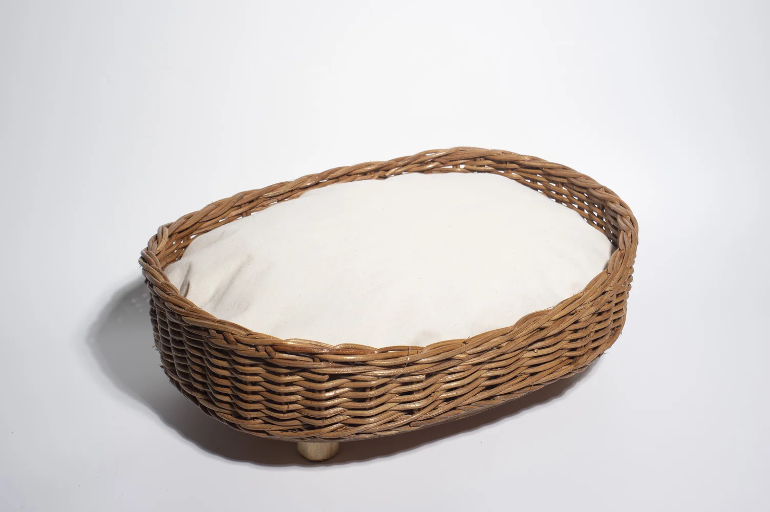 Кованая плетеная кровать из ротанга