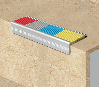 Аксессуары для напольного покрытия, ПВХ, лестничные строительные материалы, алюминиевая отделка, противоскользящие полосы для настила от прямого поставщика