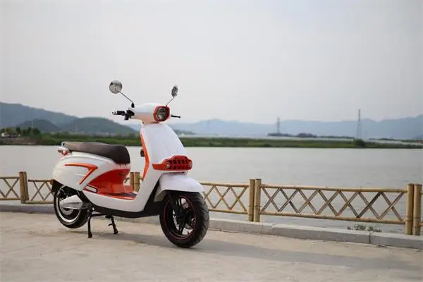 EEC New  model vespa e 13inch 2500w lithium orange two wheel electric scooter  adults sale in european e motorcycle