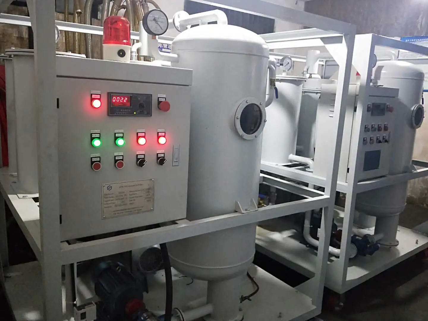 Chemical industry waste oil recovery and purification filter