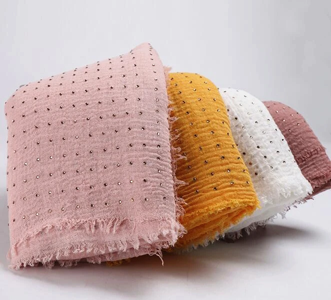 2020 Fashion Plain Color Wholesale Crinkle Cotton Hijab with Pearl