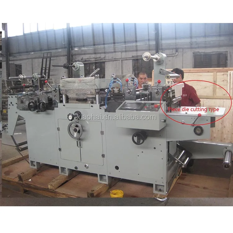 Имеет машину для высечки этикеток видеонаклеек от рулона до листа или с горячей штамповкой дырокол