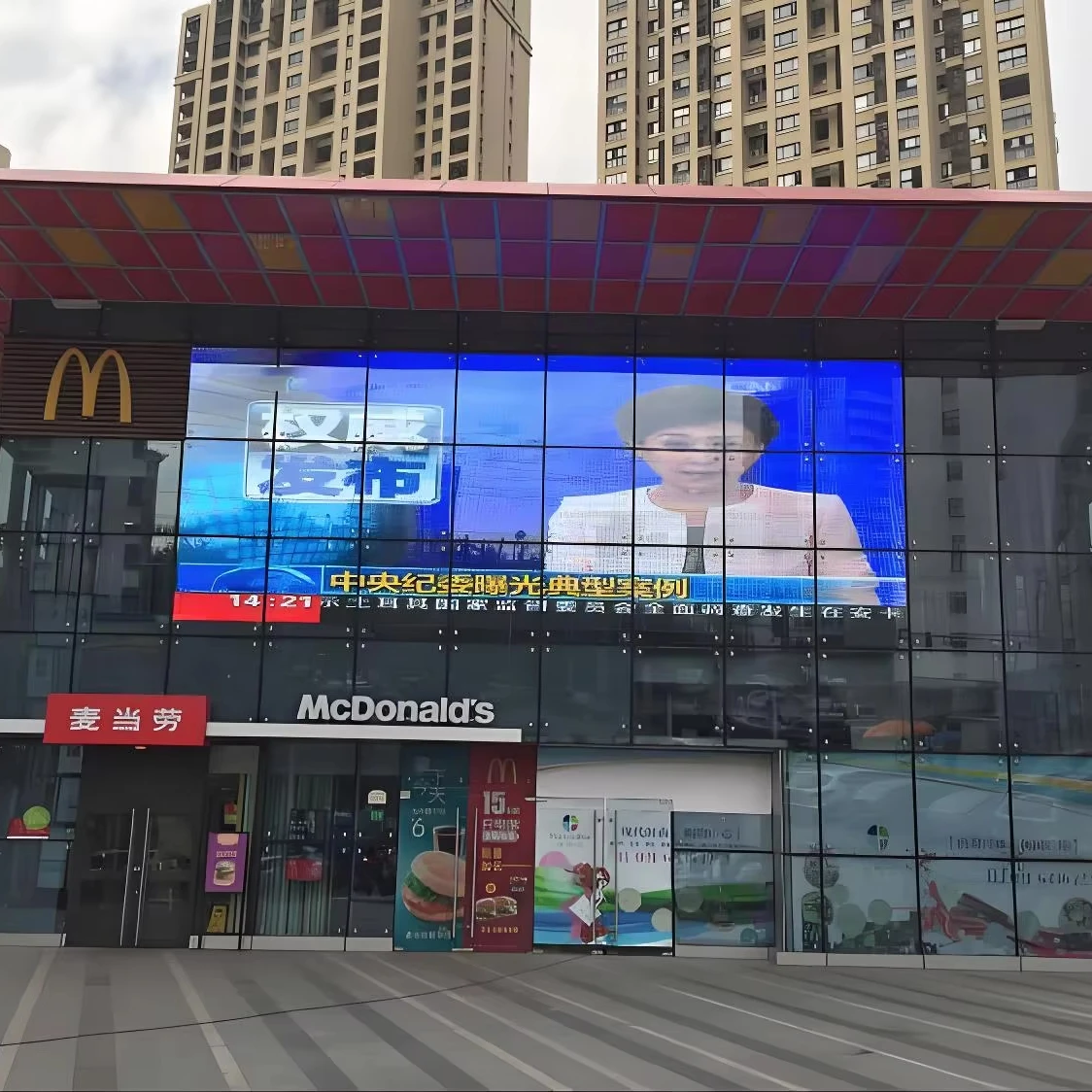 High quality transparent LED mesh curtain display, transparent flexible LED display, P4 P6.5 P8 store transparent LED screen