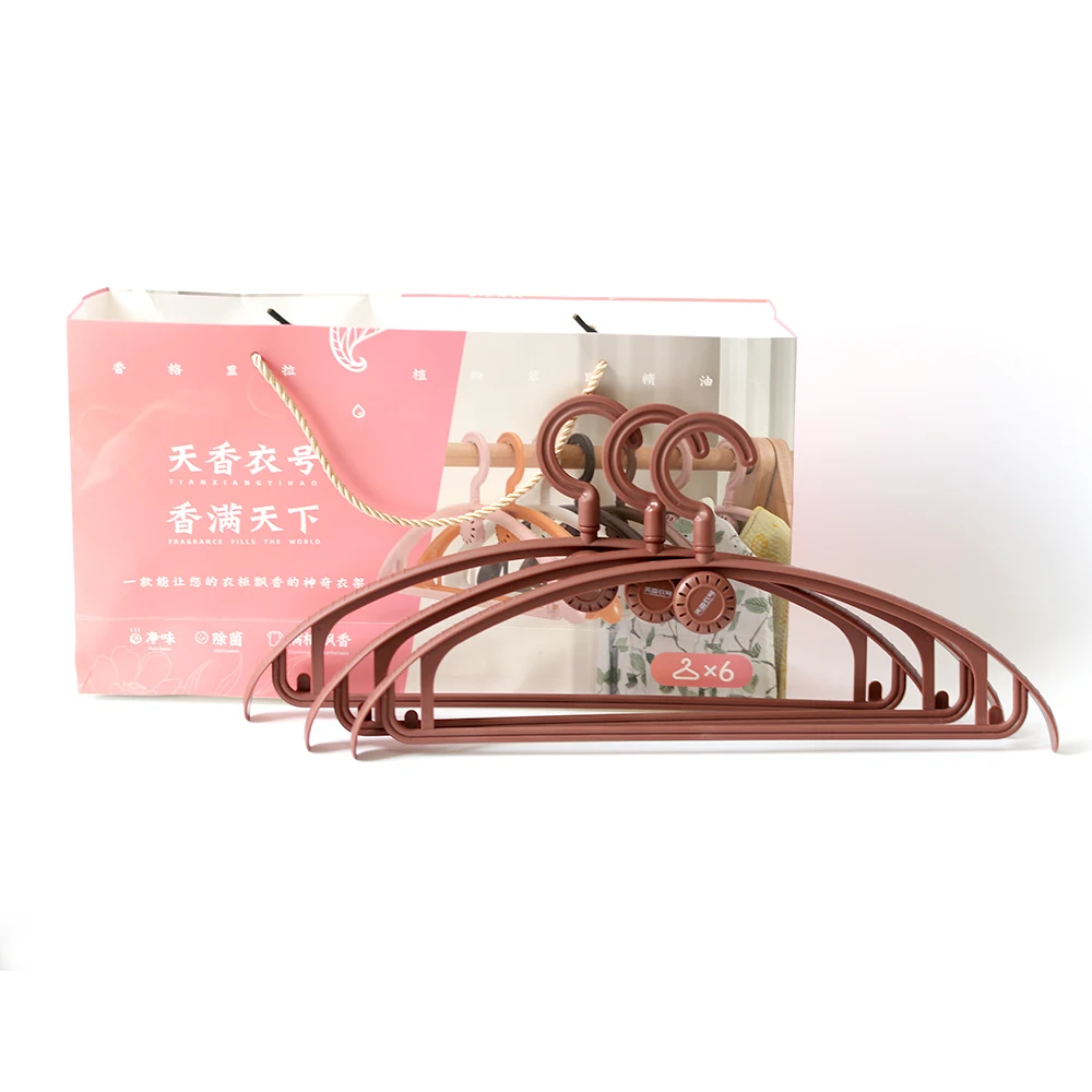 Hot Sale Newly Designed Eco-friendly Non Slip Plastic Clothes Hangers With Fragrance Aromatherapy Hanger For Home decor