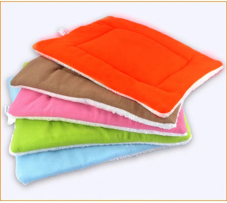 Wangyu Custom Wholesale Candy Colors Pet Heating Pad Dog Cat Fleece Blankets Warm Pet Sleep Mat