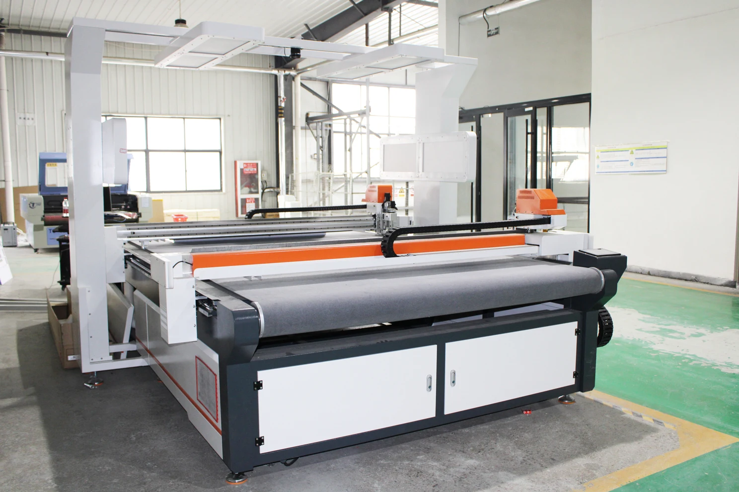 Good working CNC oscillating knife cutting machine  leather cutting machine 1625  for imitation leather cowhide