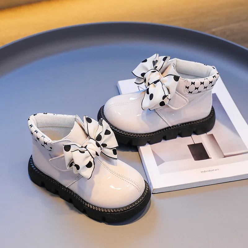 Детские кожаные сапоги 2024 осенние ботинки принцессы с бантом для девочек Короткие Нескользящие на мягкой подошве маленьких