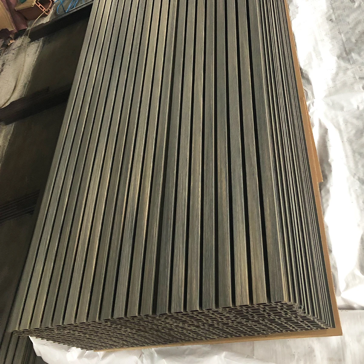 Wooden Grain Lamin Waterproof Wpc Wall Panel Decoration outdoor Wpc Clad Wpc Fluted Wall Panels