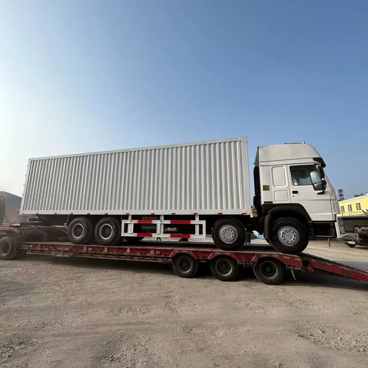 Б/у sinotuck Howo 8x4 контейнеровоз в Китае