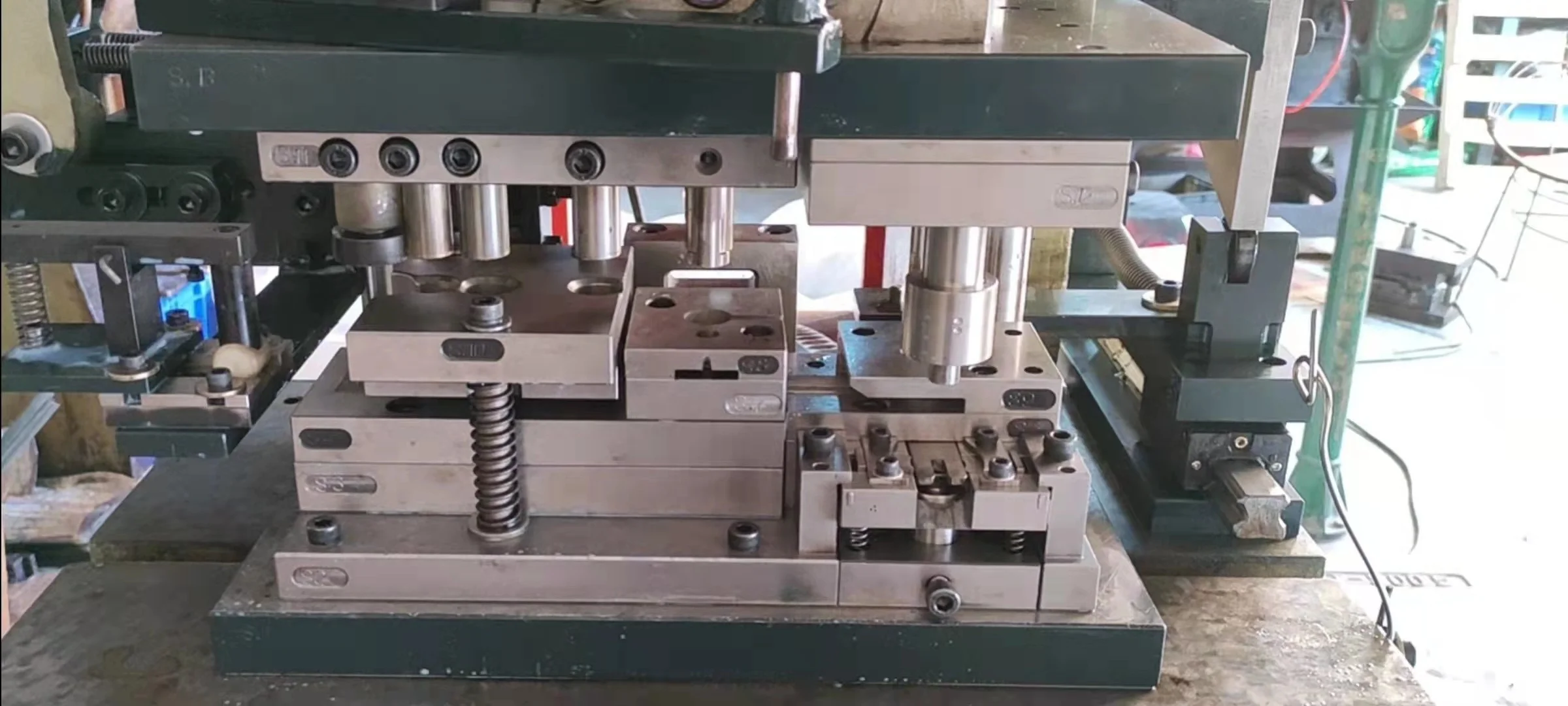 OEM making steel products custom stamp machining mouldings sheet parts fabricating die metal stamping mould