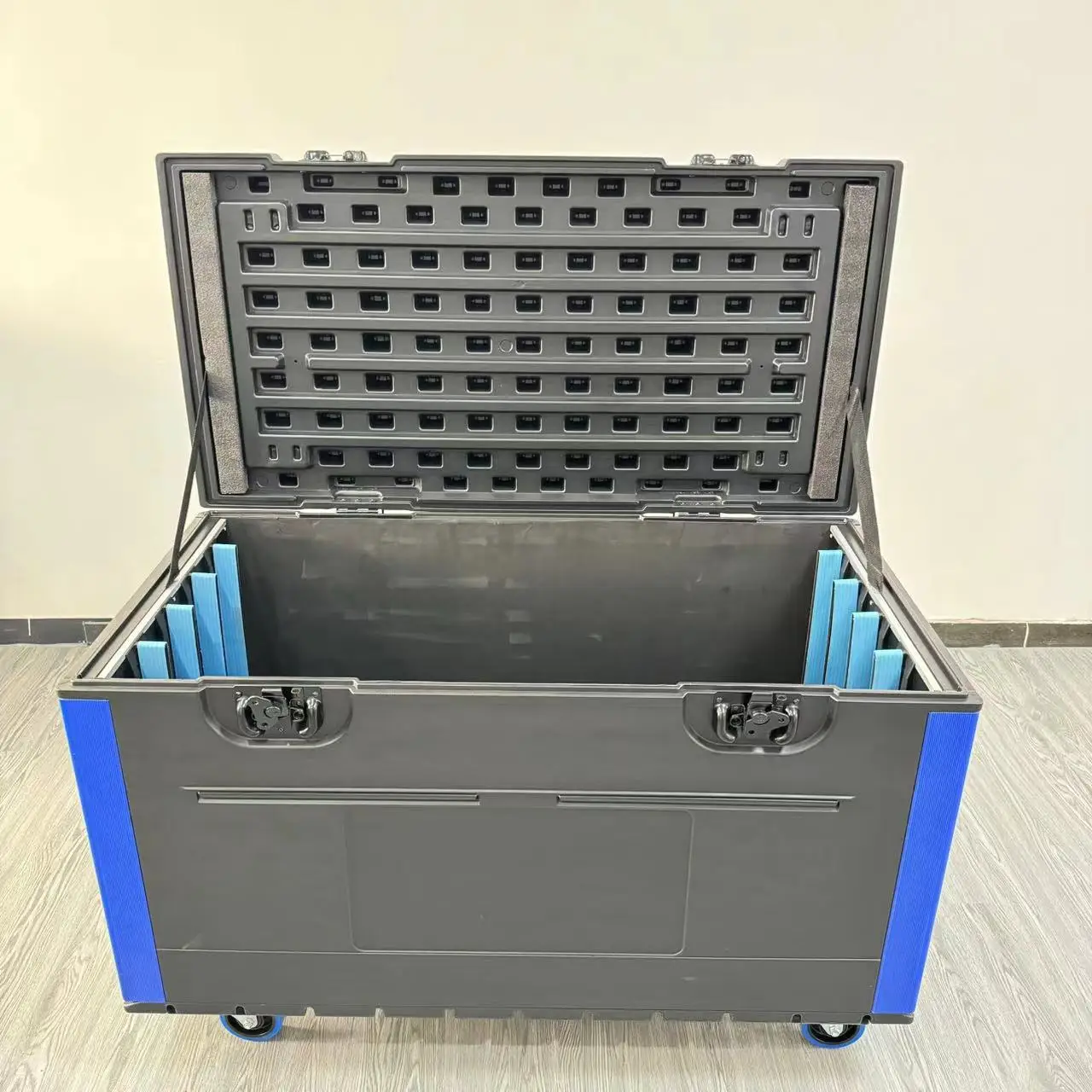 Factory price  OEM pe plastic flight case for led display screen video wall panel