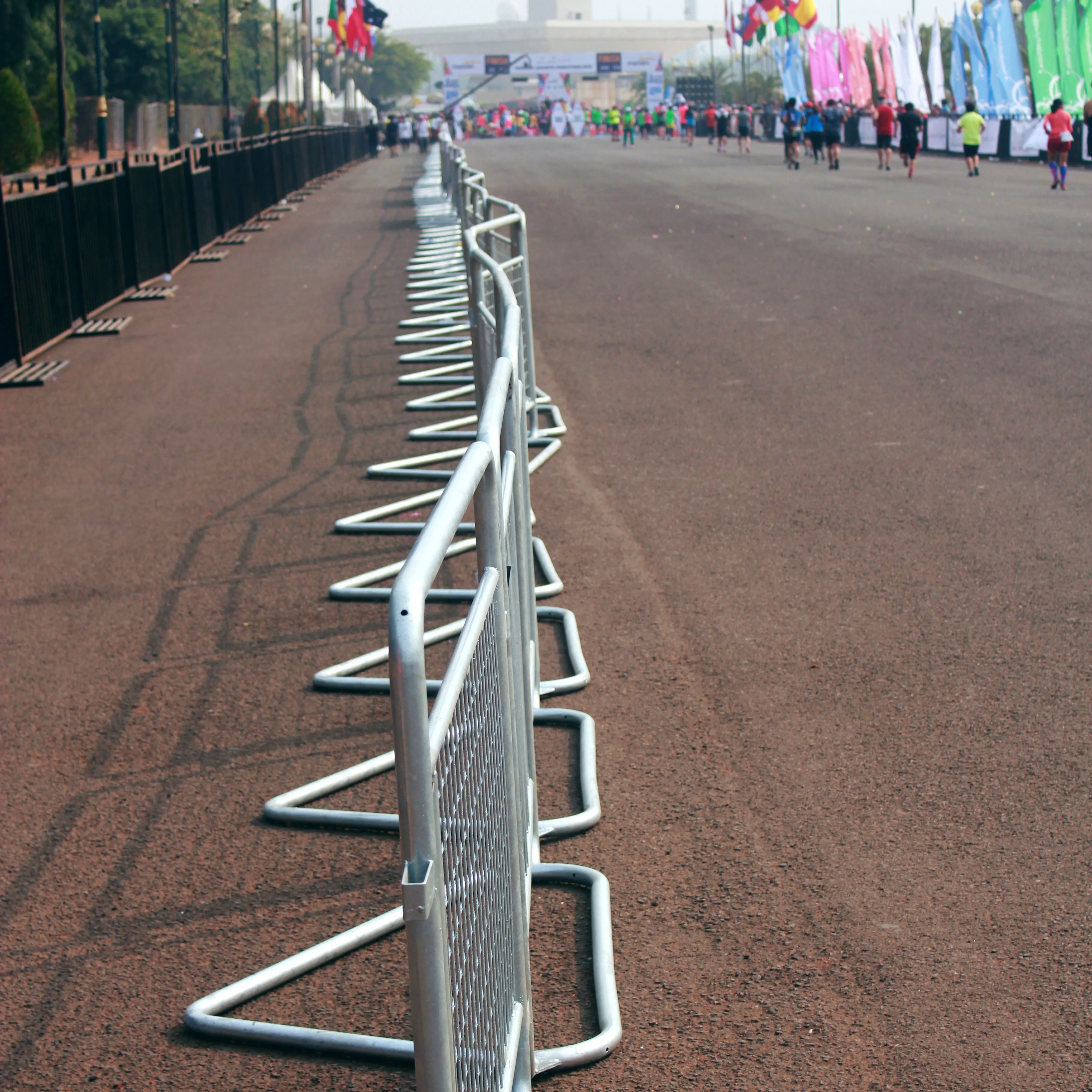 Высококачественные Защитные Дорожные барьеры AEOMESH, алюминиевые барьерные дорожные заграждения оптом, дорожные барьеры для марафона