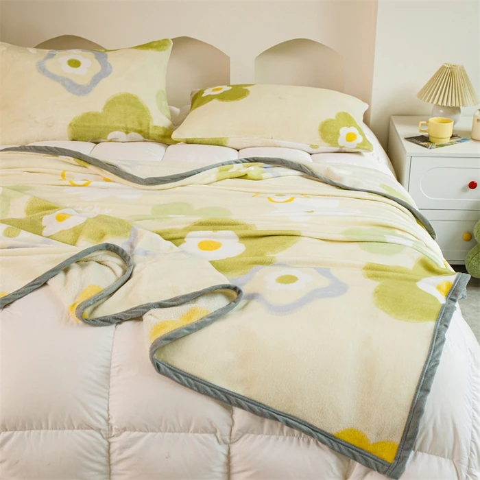 Small Fresh Reversible Winter Milk Velvet Blanket Dual Purpose Bed Cover and Napping Blanket