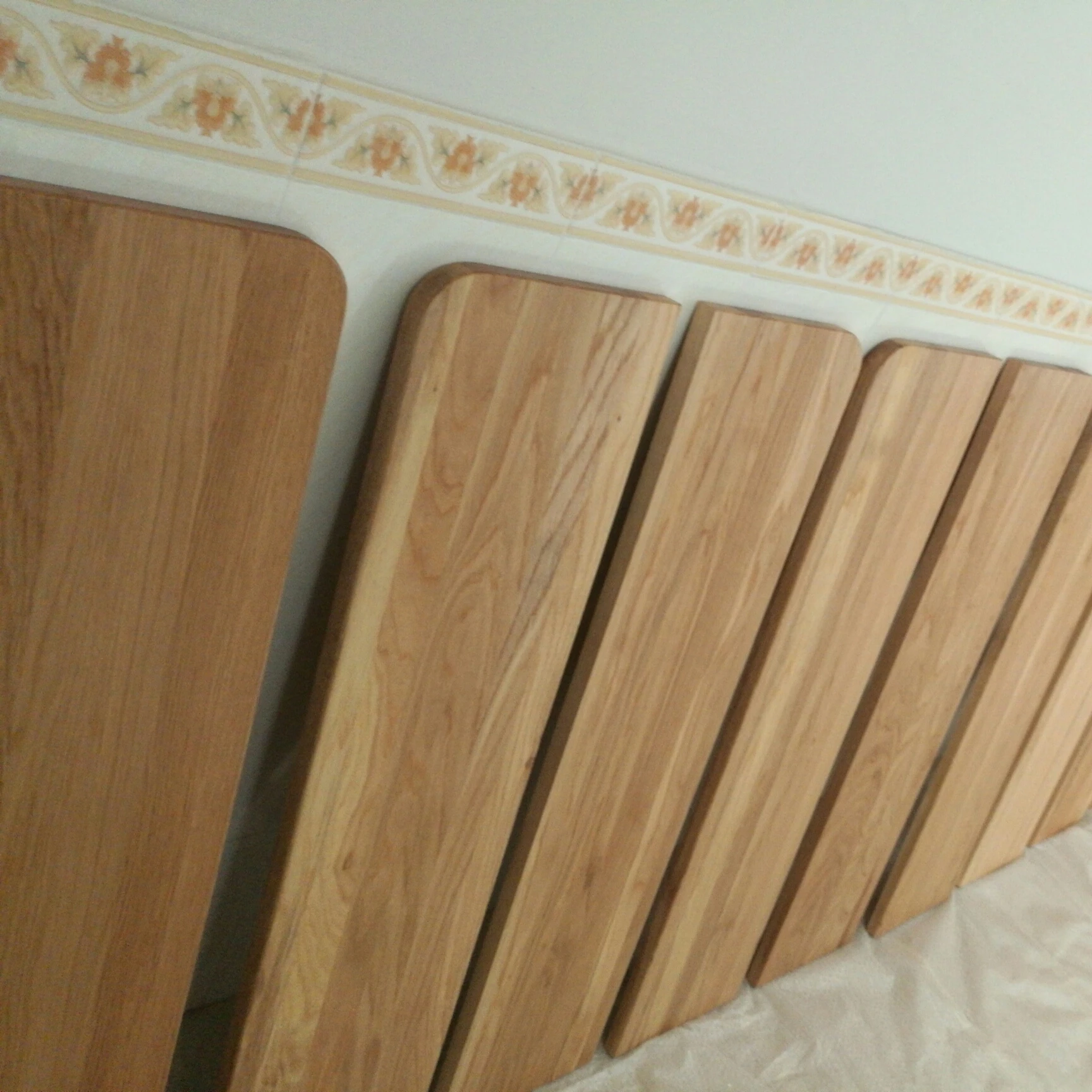 High Quality Wholesale Price Customizable Size Solid Wood Rubber Wood Red Oak Wooden Stair Treads