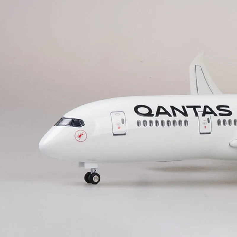 1/130 Scale 43CM Qantas Airways Boeing 787 B787 Aircraft Model Civil Aviation Passenger Aircraft Simulation Decoration Gift