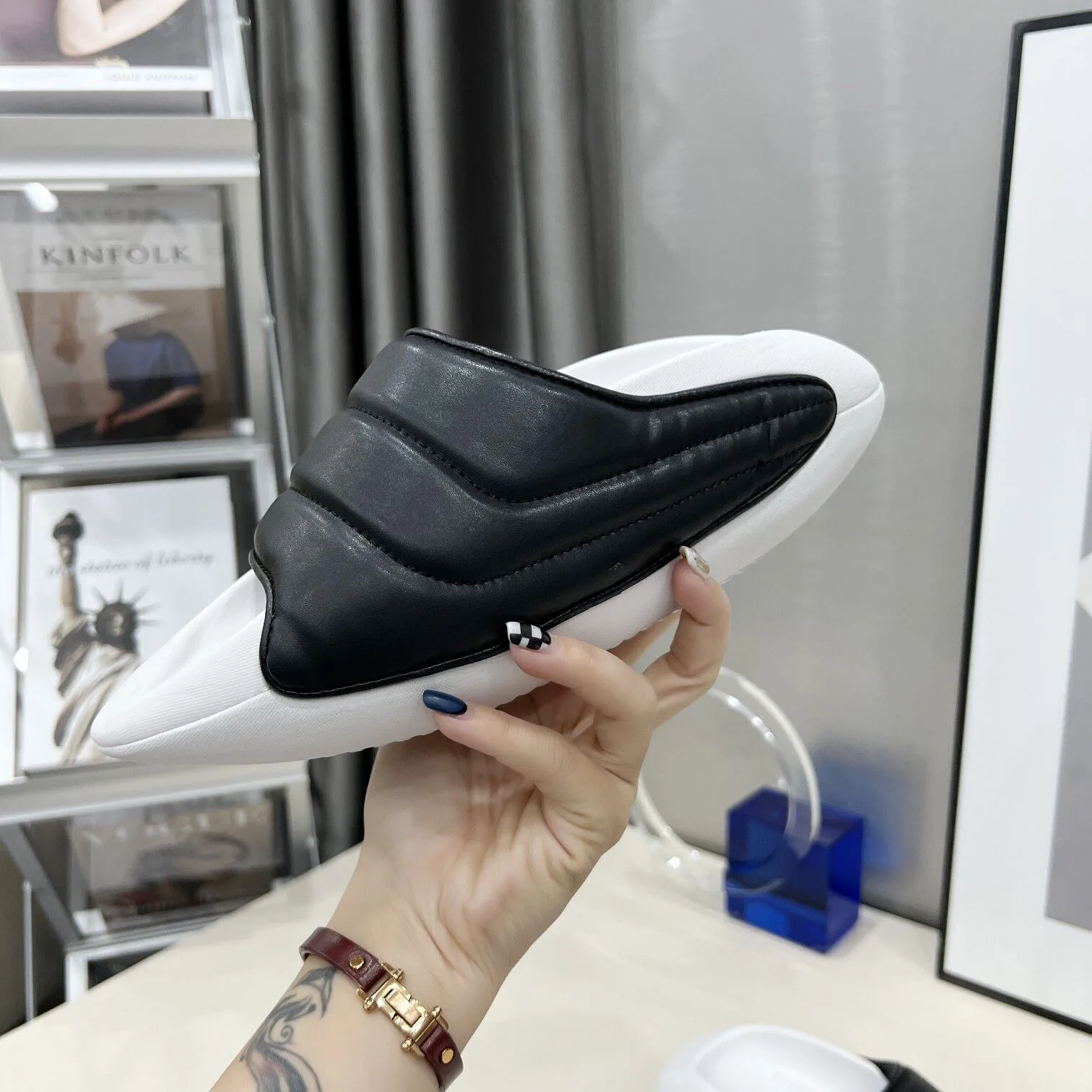 2022 foreign trade summer new European and American fashion thick bottom one-line heightened space bread slippers