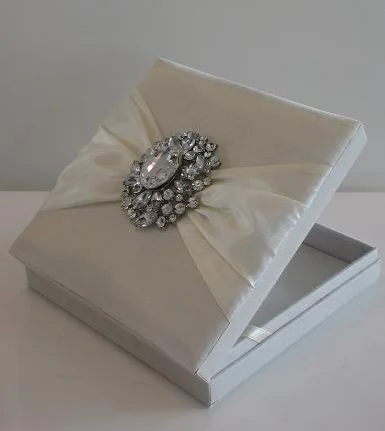 Customized Wedding Invitations Silk Boxes with Buckle