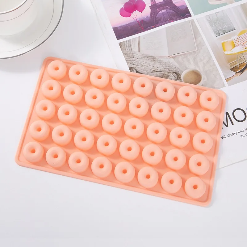 2023 Mini Dog Bone Shape 65 Cavity Silicone Mold for Dog Treat Chocolate Jello Gummy Candy Custom Dog Bone silicone baking mold