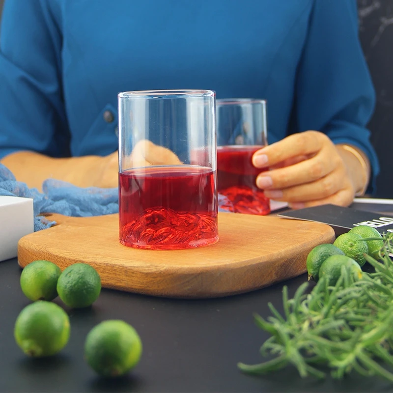 Factory Direct Sales Reusable Transparent Lion Pattern Single Wall Whiskey Tumbler Lion Head Shape Glass Cup for Tea and Juice