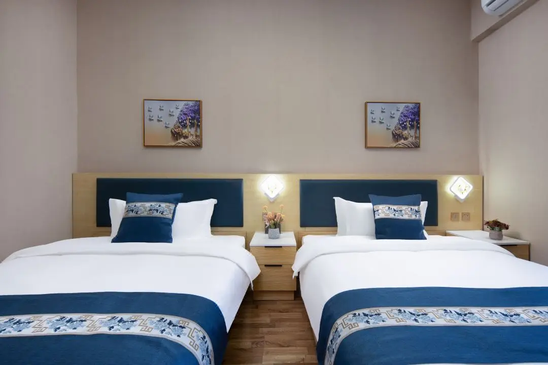 Choice Business hotel guest furniture set Modern customized wooden leather fabric upholstery furniture for Hotel apartment