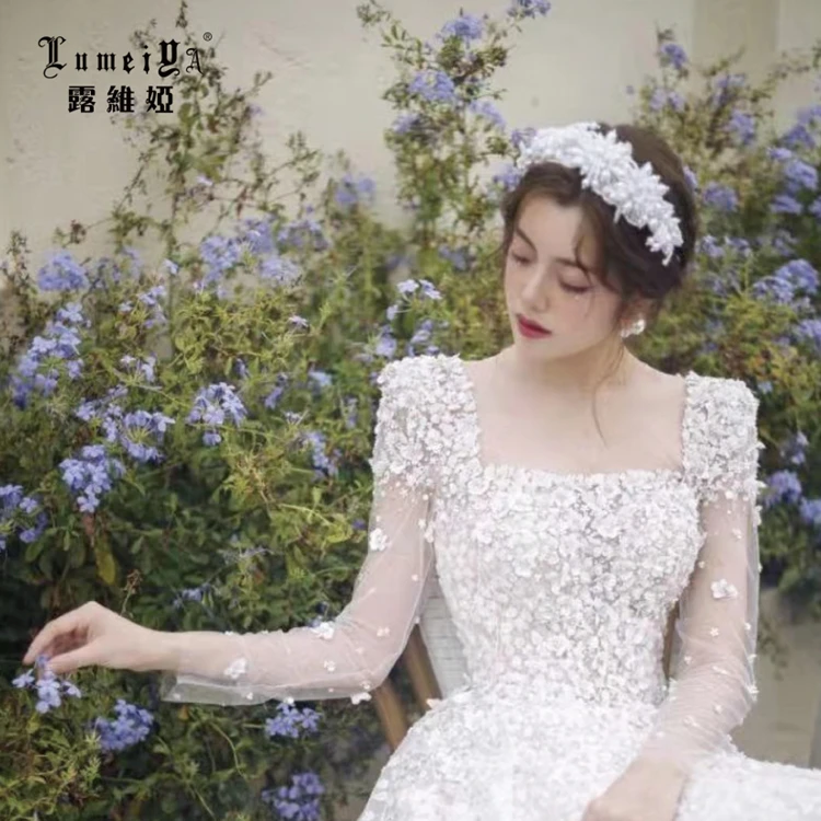 LUWEIYA Guangzhou Factory Wedding Dress Supplier Wholesale Bride Gown Short Sleeves Beading Wedding Bridal Gowns For Women