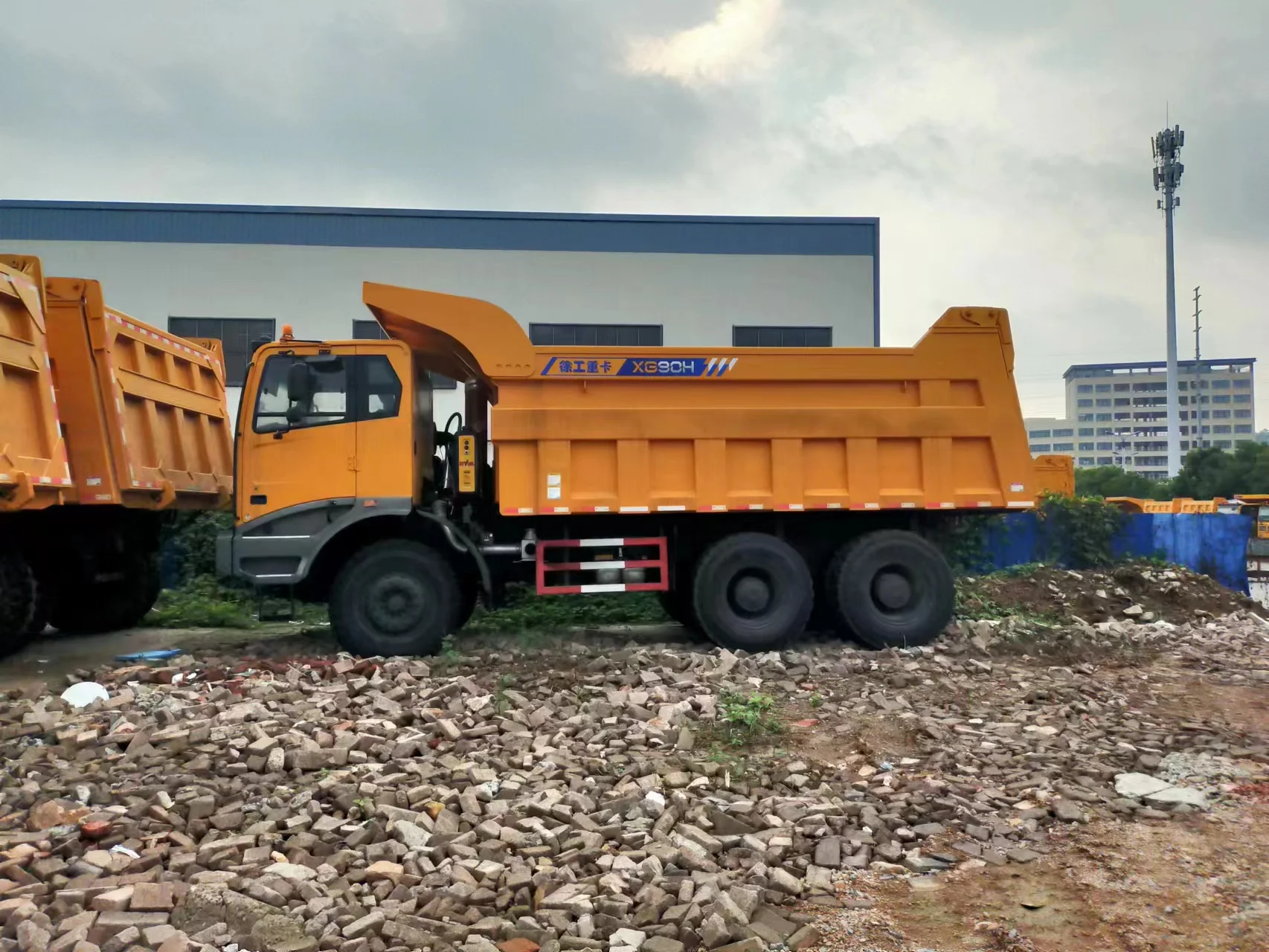 Factory Price RHD 90 Ton Mining Dump Truck for Sale