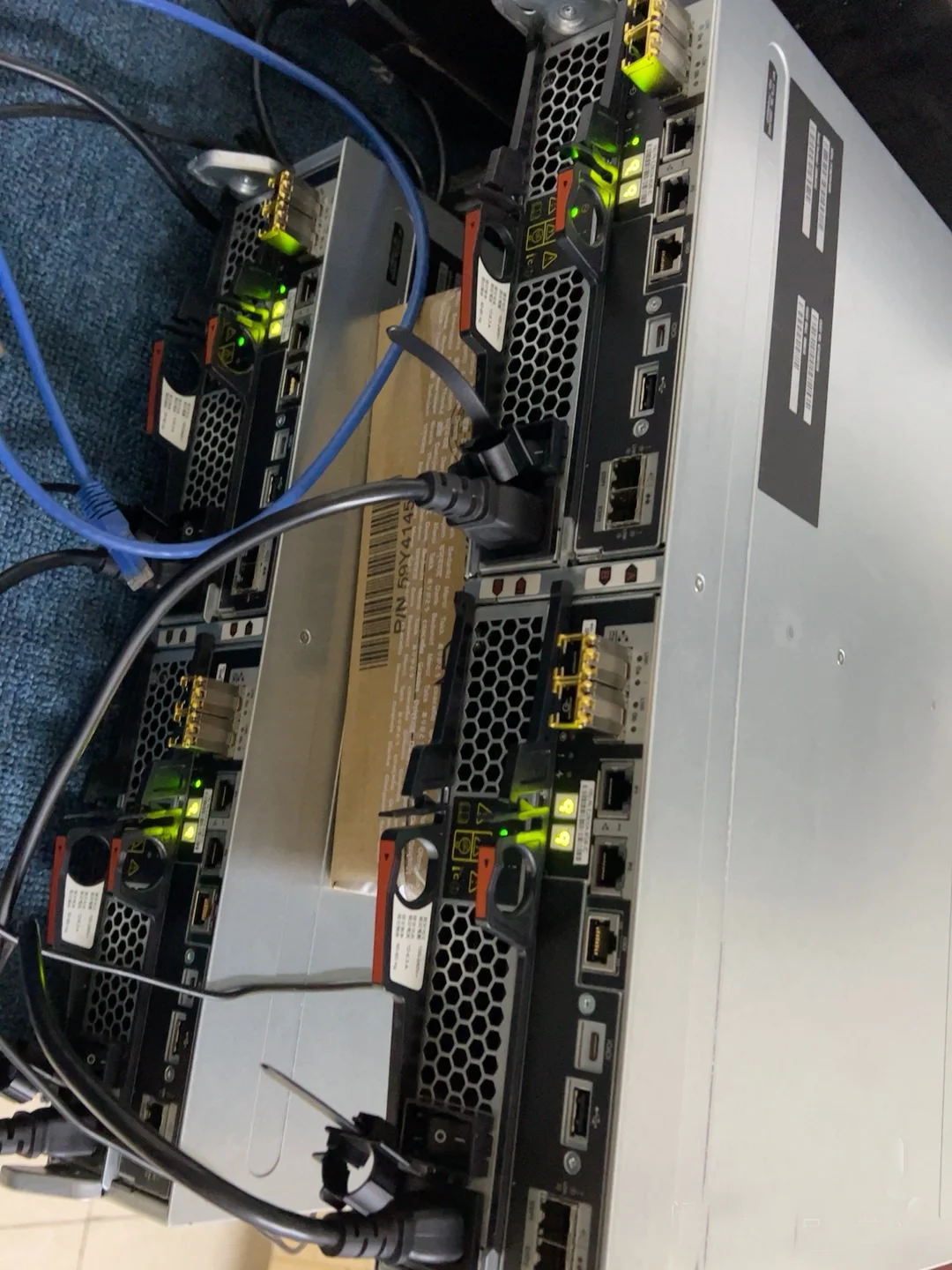 ThinkSystem server storage DE6000H 4U Hybrid Flash Array rack server networking storage